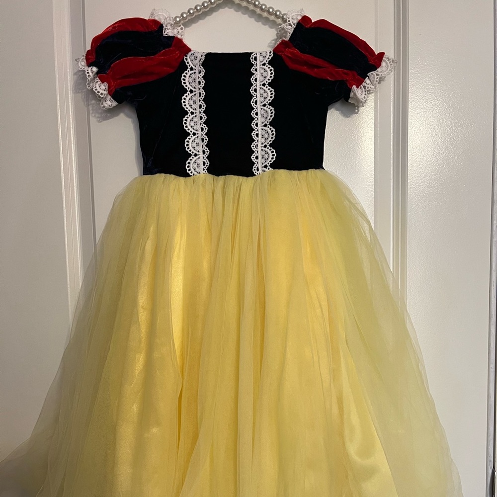 Snow White Trish Scully